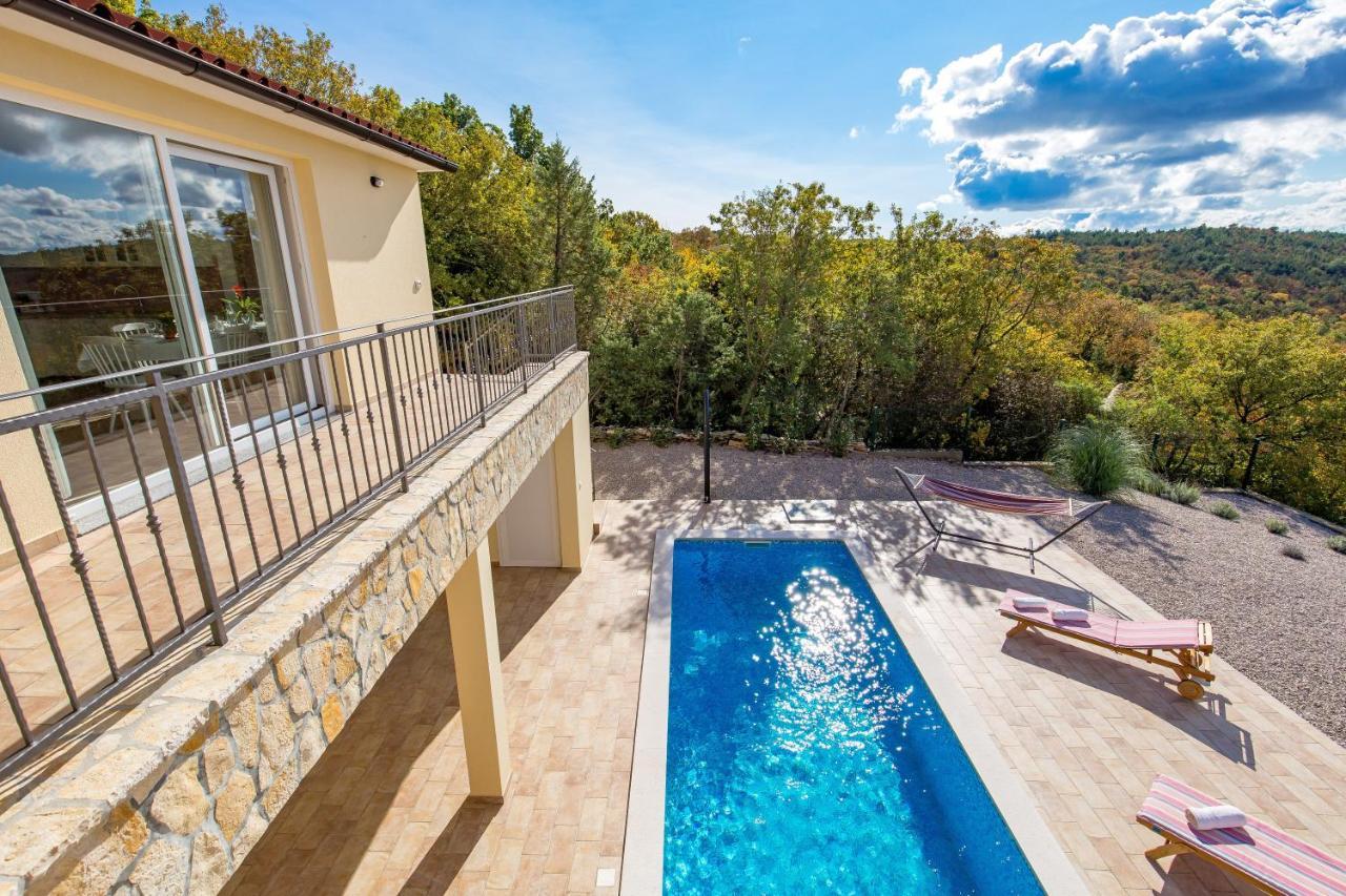 Villa Valente With Pool ลาบิน ภายนอก รูปภาพ