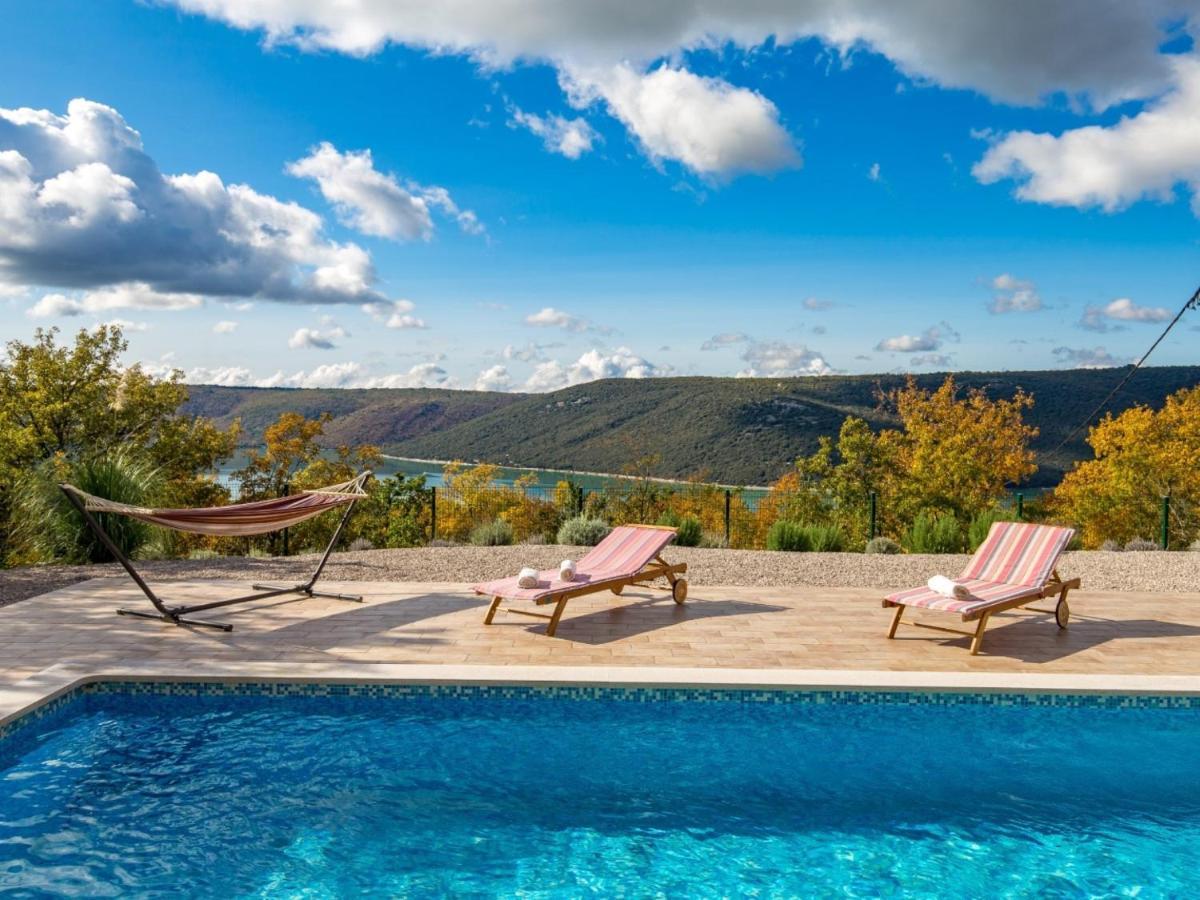 Villa Valente With Pool ลาบิน ภายนอก รูปภาพ