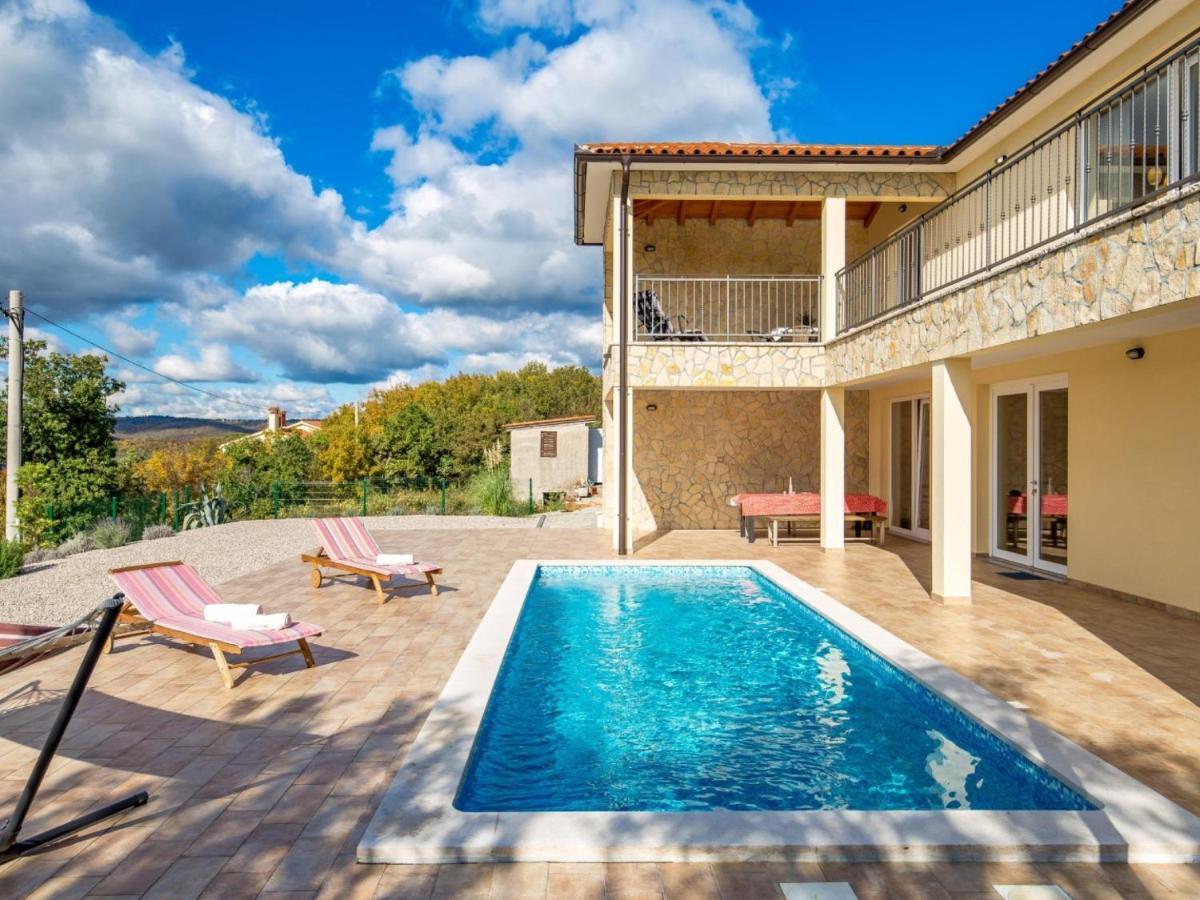 Villa Valente With Pool ลาบิน ภายนอก รูปภาพ