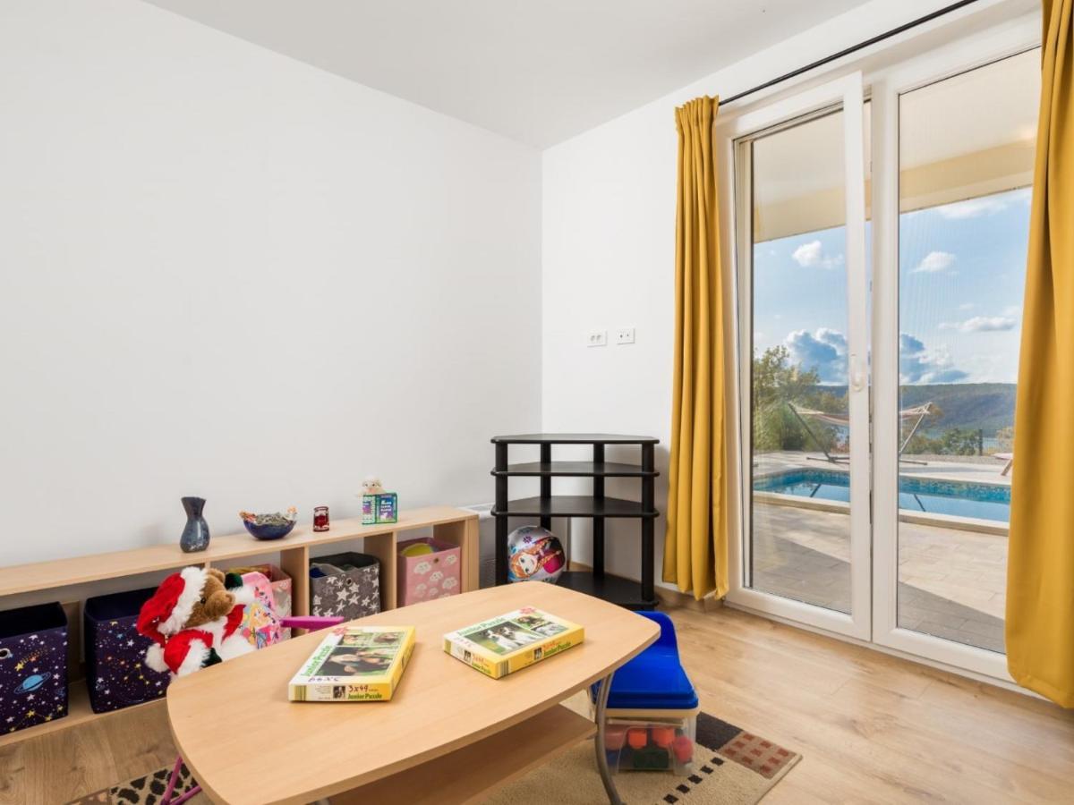 Villa Valente With Pool ลาบิน ภายนอก รูปภาพ